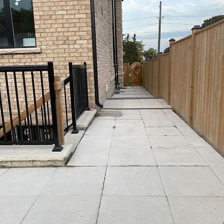 Beautiful Walk Out Basement Apartment In Pickering Near Beach Eksteriør bilde
