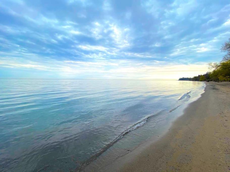 Beautiful Walk Out Basement Apartment In Pickering Near Beach Eksteriør bilde