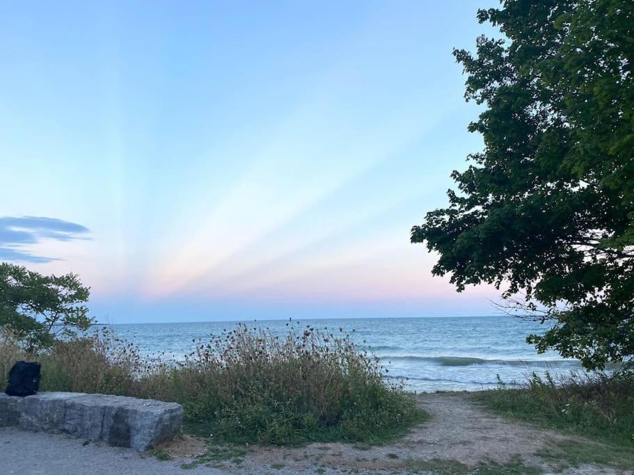 Beautiful Walk Out Basement Apartment In Pickering Near Beach Eksteriør bilde